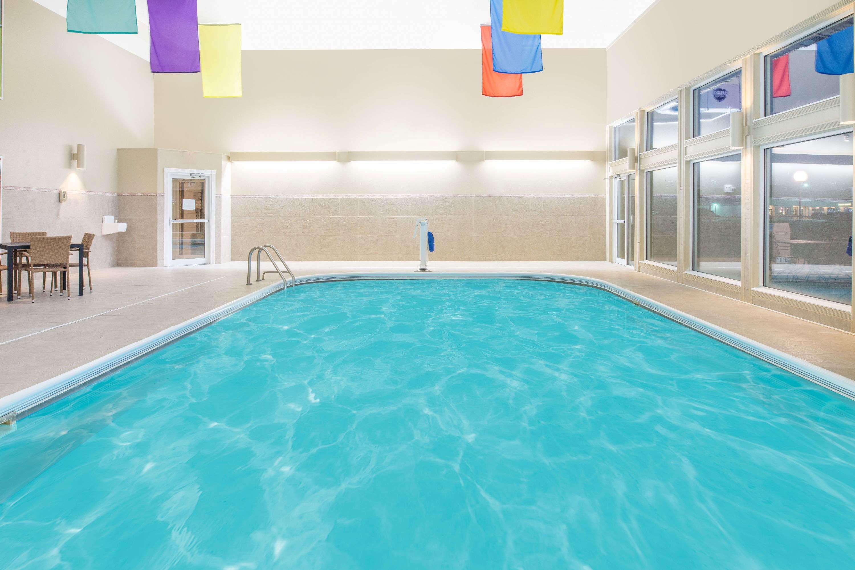 Отель Ramada By Wyndham Springfield North Экстерьер фото